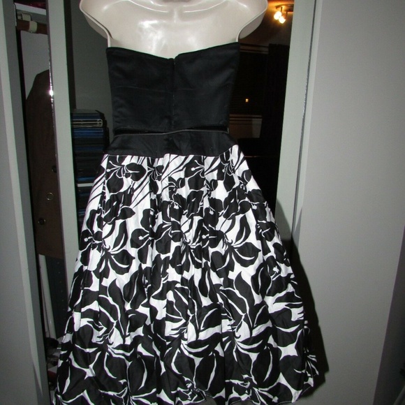 WHITE HOUSE BLACK MARKET DRESS SIZE 0 BLACK WHITE - Picture 7 of 8